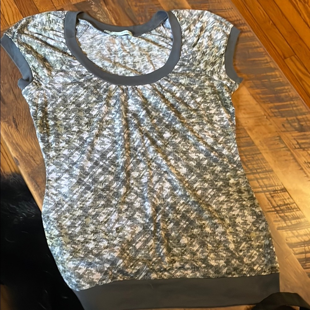 Maurices Fitted Ribbed Cap Sleeve Tee Gray and White